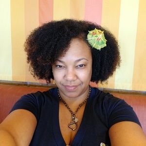 Meet your Posher, Moná